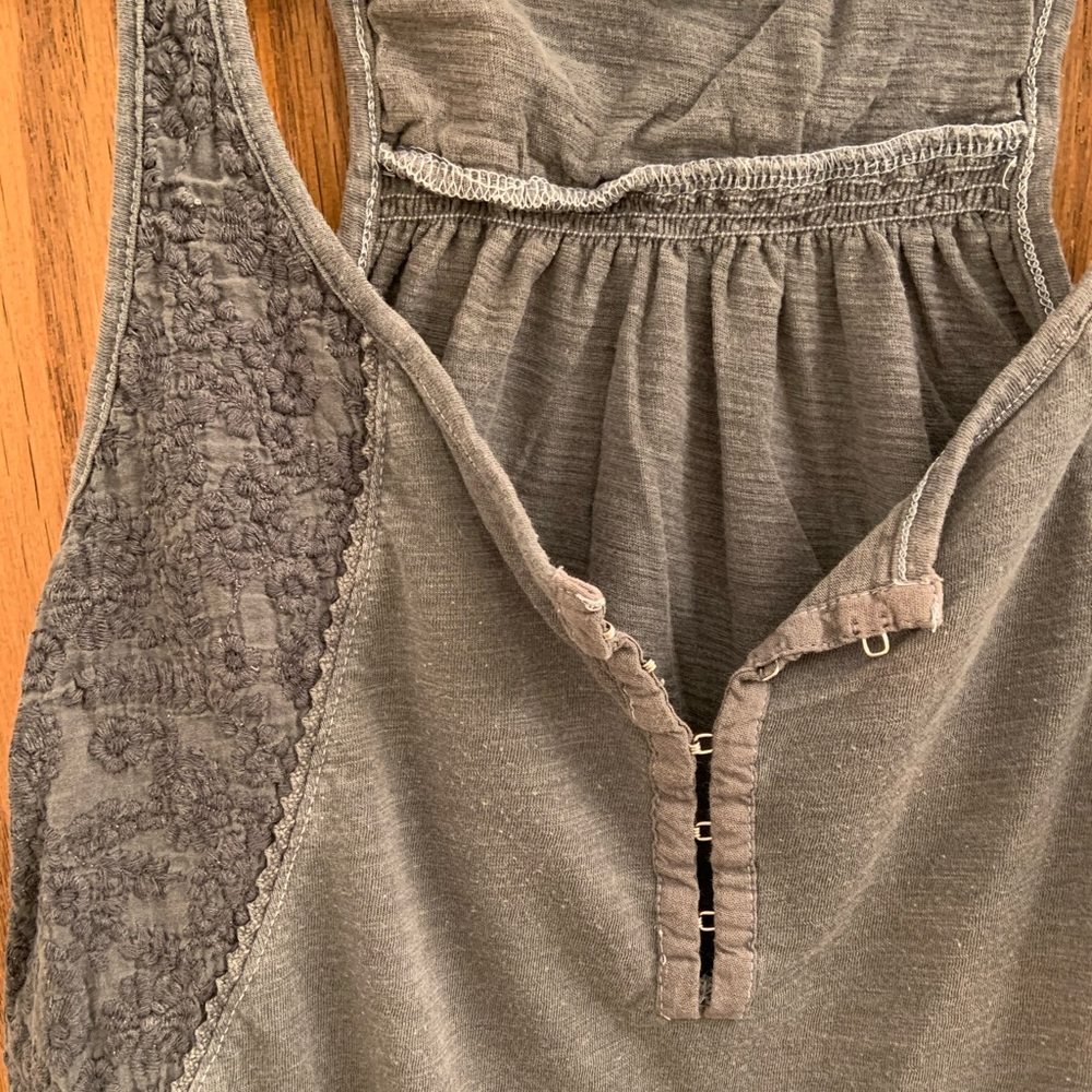 Grey tank top